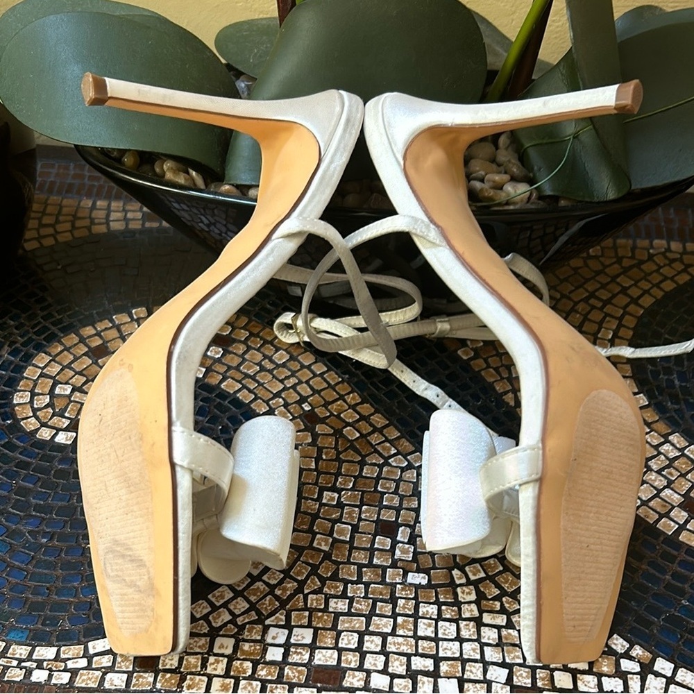 Fredrick’s of Hollywood Julienne Bow Ivory Open Toe Ankle Strap Stiletto Heels 9 - Picture 11 of 16